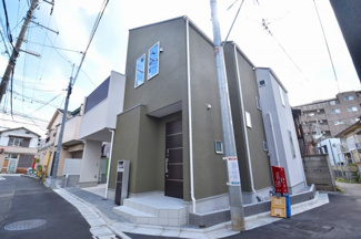 【外観】 | 北東角地の開放的なロケーションが魅力。