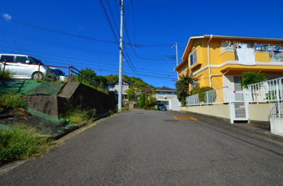 【前面道路含む現地写真】 | 【造成済み売地】荏田南４丁目【２区画】Ｂ区画