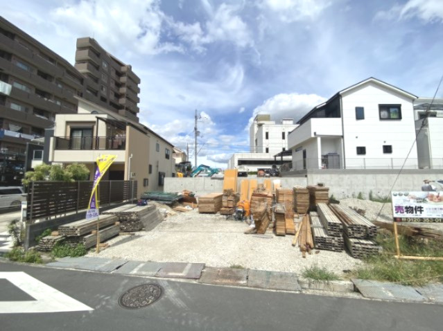 グラッド・タウン　中野３丁目　２期の前面道路含む現地写真|■お車は余裕で２台、駐車できます♪♪