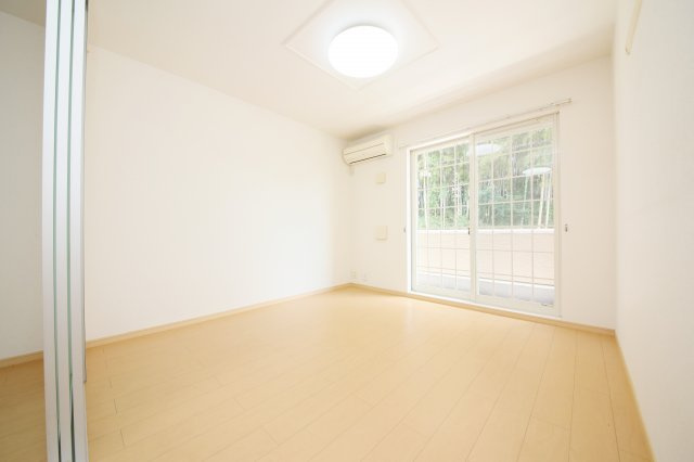 ブルーコスモの洋室