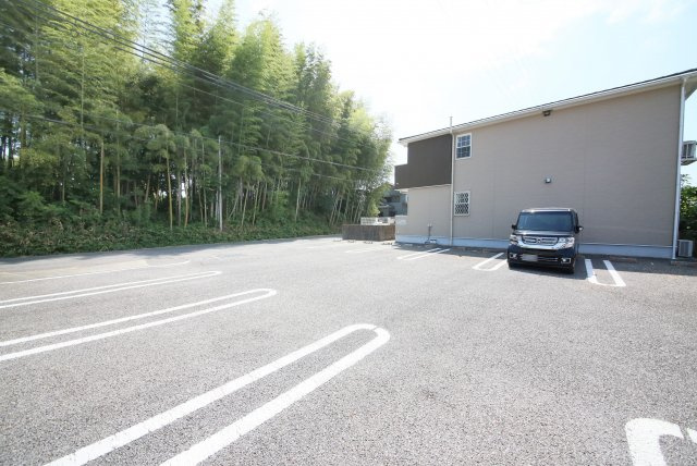 ブルーコスモの駐車場