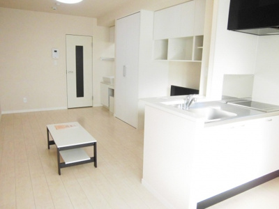 【居間・リビング】 | TOMY | 同タイプ室内※家具等の配色が実際とは異なる場合があります