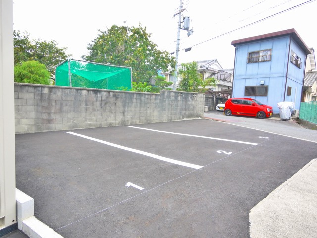 相楽城西店舗の駐車場