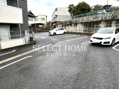 【駐車場】 | Ｄ－ｒｏｏｍ門前 | 駐車場に車を止められます