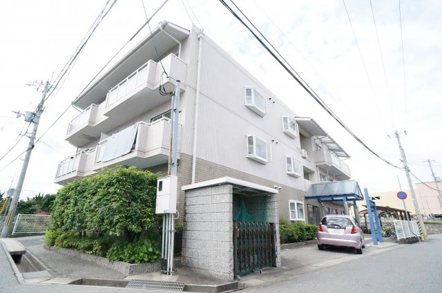 ファミーユ静愛の外観