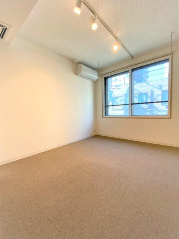 「防音マンション」ラシクラス上野の洋室|居室は防音床、防音壁、防音天井となっており、コンクリートの厚みは１８０㎜と、まさに楽器を演奏するためにつくられた24時間楽器演奏可能の防音室。