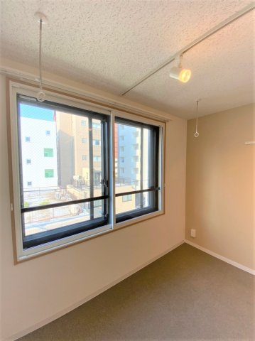 「防音マンション」ラシクラス上野の設備|2重ならぬ3重サッシの窓です。防音対策はばっちりです。