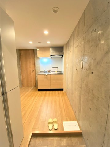 「防音マンション」ラシクラス上野の玄関|玄関から見た居室です。