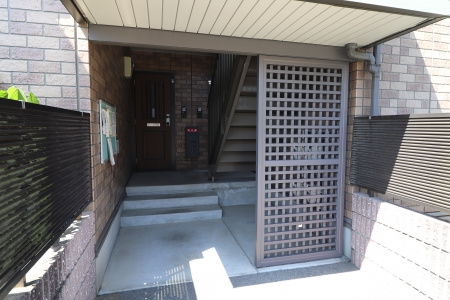 熊本市北区弓削６丁目のアパートのエントランス
