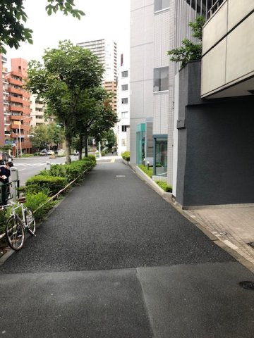 新宿区四谷４丁目の事務所の周辺