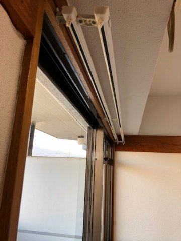 シャローム山城のその他|ベランダ側
二重カーテンレール