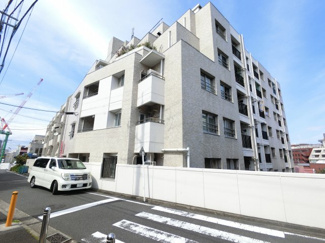 【外観】 | 6階部分・南向きにつき日当たり・眺望良好です。
季節物を収納出来るトランクルーム付♪