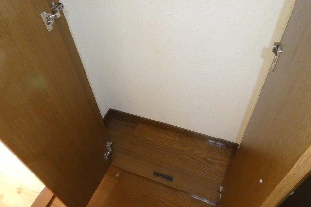 ロイヤルハイツ692の収納|廊下収納