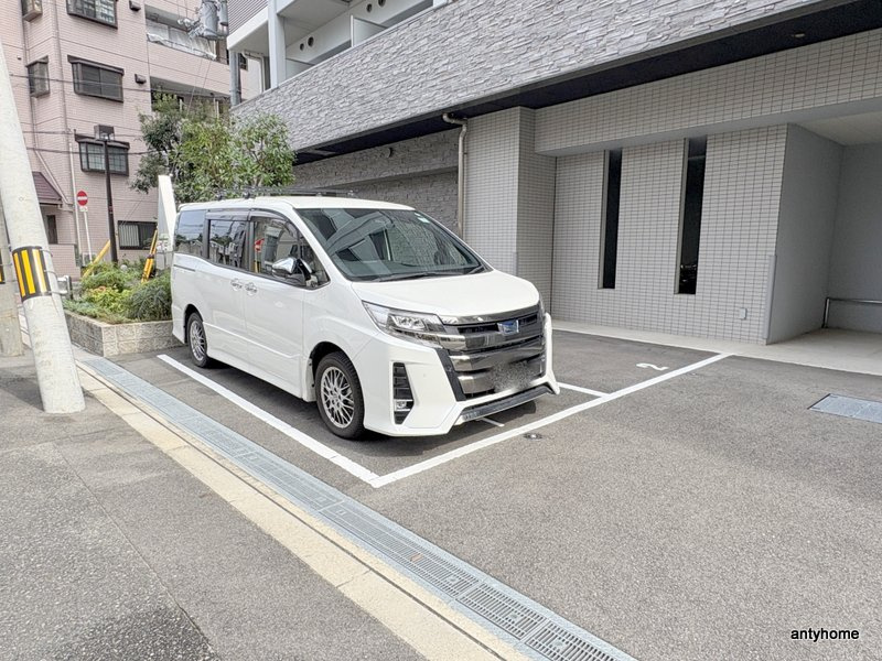 セオリー天神橋アベニール　仲介手数料無料の駐車場
