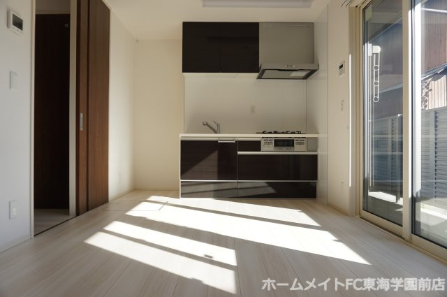 熊本市中央区琴平１丁目のアパートの居間・リビング