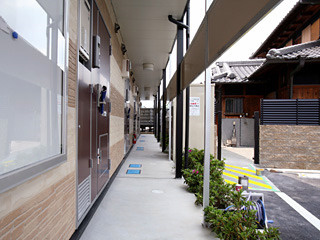 レオパレスブルームのエントランス