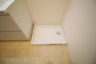 【駐車場】 | 洗濯機も楽々置ける防水パンです