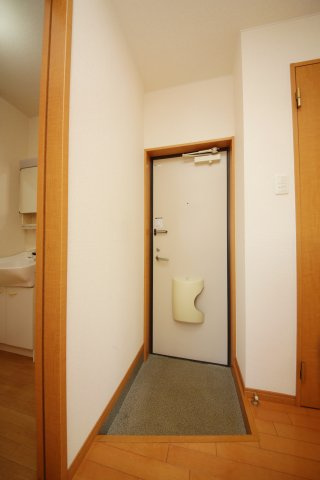 OASIS SATONAKA　Ｂ棟の玄関