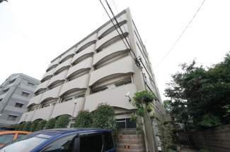 【外観】 | 高宮駅から徒歩6分という好立地、静かな環境も魅力です。
お部屋は5階角部屋、エレベーター有。