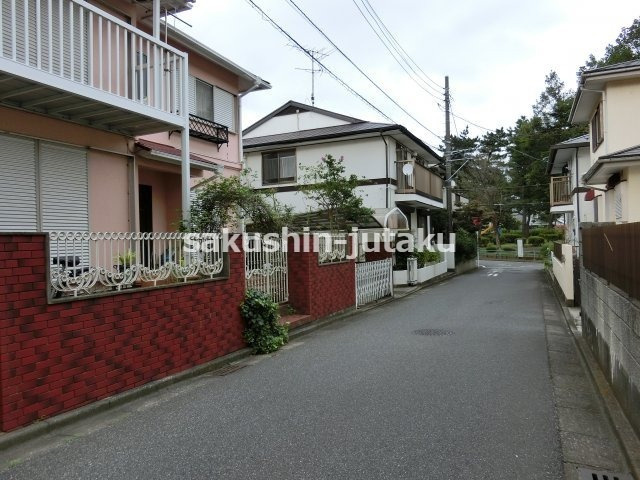 作新台６丁目　売地　丁度いい約４０坪の前面道路含む現地写真|東南側４．４ｍ公道面　間口は１１．１ｍ　整形地　建築条件なし　作新台６丁目