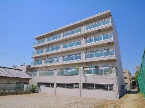 シャトー天理の外観