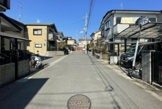 【前面道路含む現地写真】