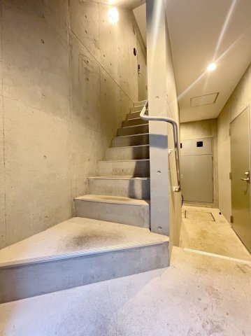 「防音マンション」ラシクラス鷺ノ宮のロビー|落ち着いたロビーです