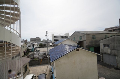 【展望】 | コーポブリューリーブ東観音 | 【陽当たりがポイント！】
前面に建物が無いと
洗濯ものも直ぐに乾きそう！
リバービューの眺望もよく
言うこと無いですね！