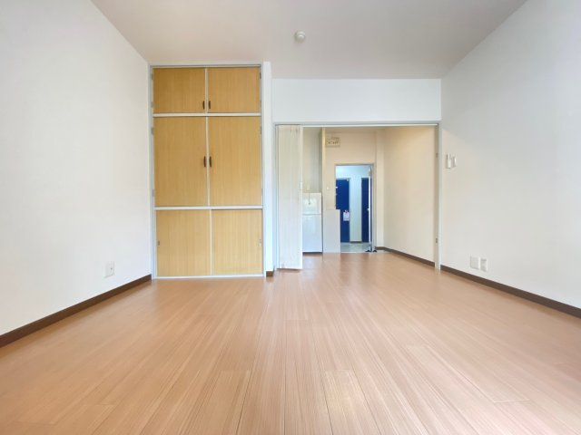 野村学生マンションの洋室