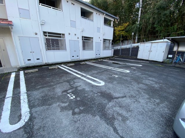 野村学生マンションの駐車場