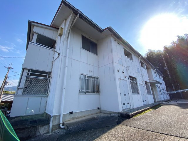 野村学生マンションの外観