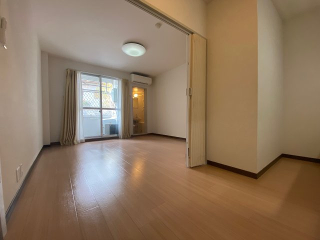 野村学生マンションの居間・リビング