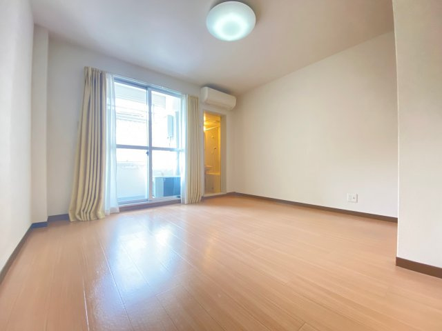 野村学生マンションの居間・リビング