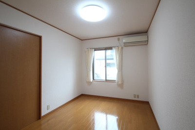 【寝室】 | プライムハウス | 南西の洋室です