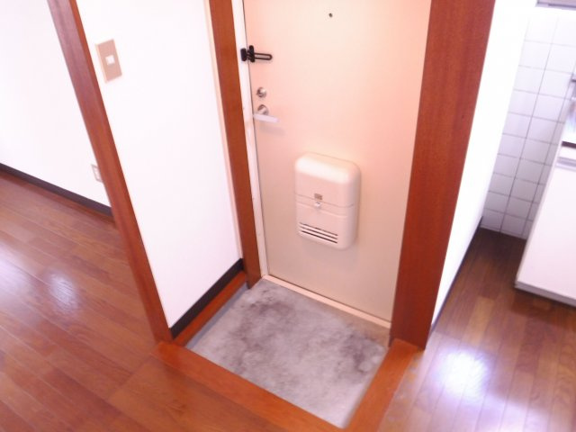 コスモハウスＢ棟の玄関