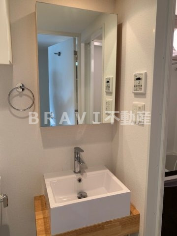 SERENiTE本町reflet（セレニテ本町ルフレ）　BRAVI不動産の独立洗面台|【セレニテ本町ルフレ】独立洗面台あり、毎朝おしゃれに忙しい女性の方におすすめです