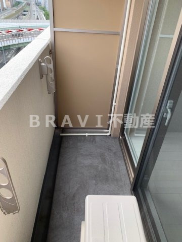 SERENiTE本町reflet（セレニテ本町ルフレ）　BRAVI不動産のバルコニー|【セレニテ本町ルフレ】外からの目が気にならないバルコニーで洗濯物が干せます