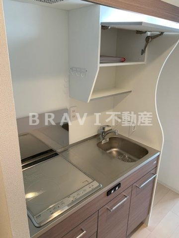 SERENiTE本町reflet（セレニテ本町ルフレ）　BRAVI不動産のキッチン|【セレニテ本町ルフレ】コンパクトなキッチンで掃除もラクラク