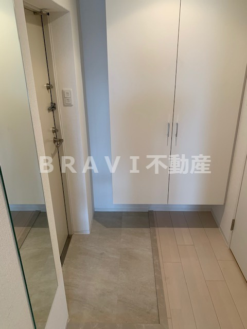 SERENiTE本町reflet（セレニテ本町ルフレ）　BRAVI不動産の玄関|【セレニテ本町ルフレ】きれいな玄関です