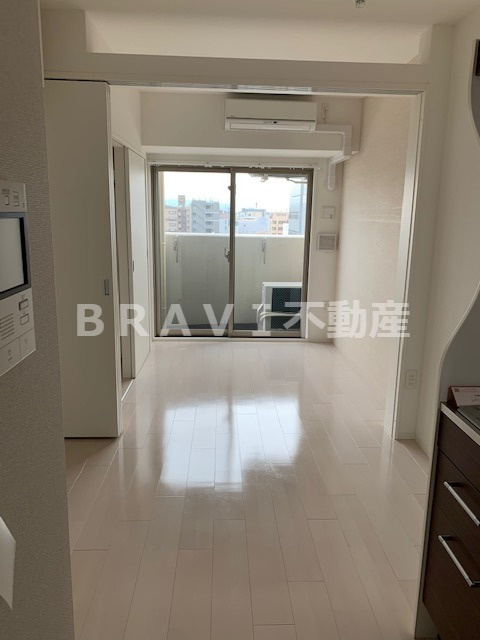 SERENiTE本町reflet（セレニテ本町ルフレ）　BRAVI不動産の居間・リビング|【セレニテ本町ルフレ】ゆったり過ごせるリビングです