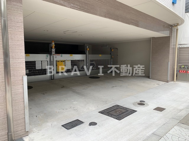 SERENiTE本町reflet（セレニテ本町ルフレ）　BRAVI不動産の駐車場|【セレニテ本町ルフレ】カースペースがあります