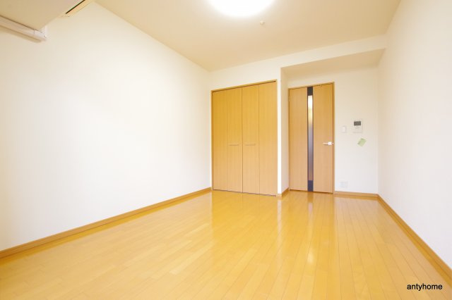 ライブコート北梅田　仲介手数料無料の居間・リビング