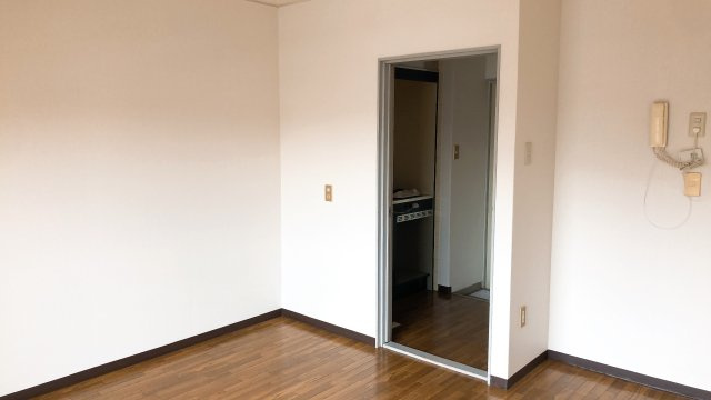 サンアベニュー葉山の洋室