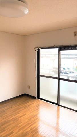 サンアベニュー葉山の洋室