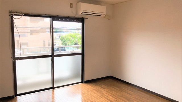 サンアベニュー葉山の洋室