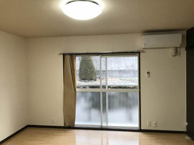 【居間・リビング】 | フレグランスFUJI | ※現況優先、同間取りの写真になります。