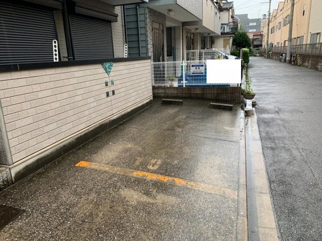 イーストフィールドの駐車場