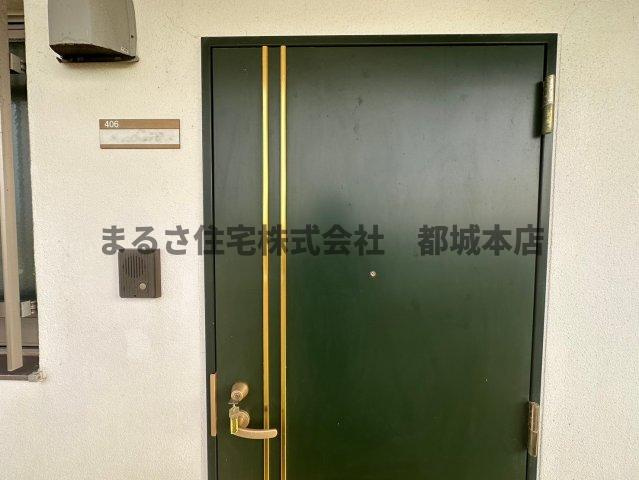 スカイコート年見の玄関