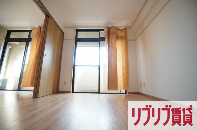 サニング本町の寝室