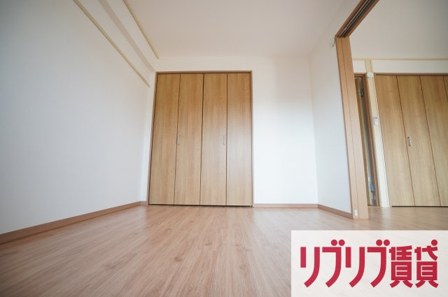 サニング本町の寝室